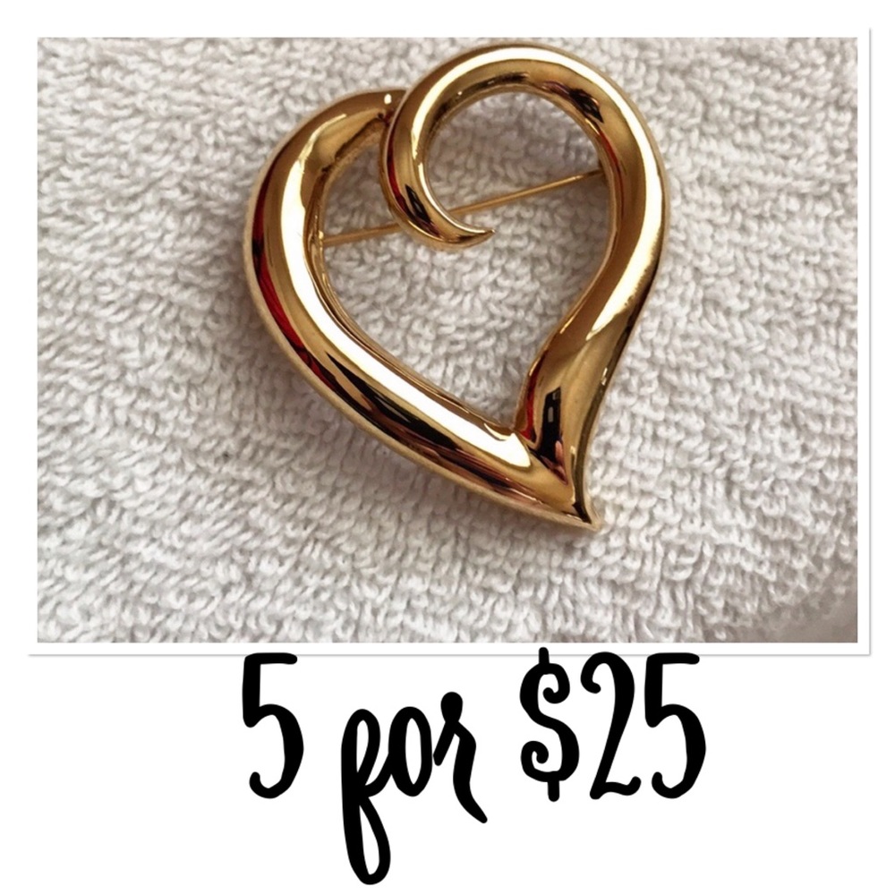 🚨CLOSET CLOSING🚨 Vintage Gold Heart Brooch